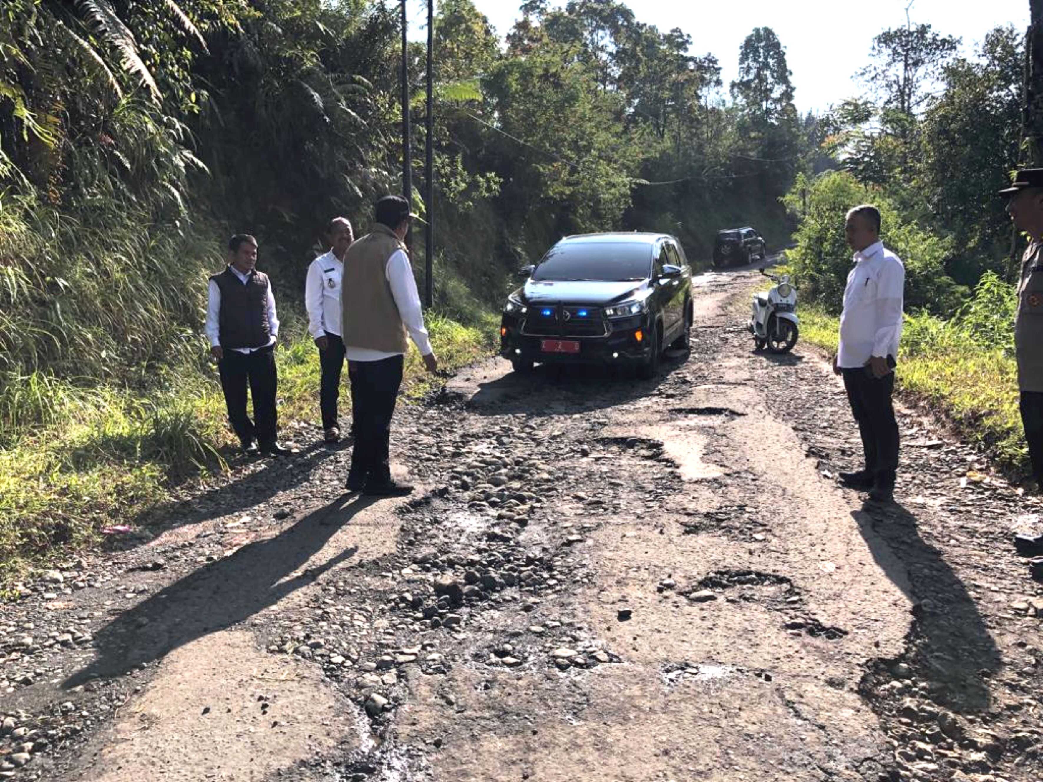 Kucurkan Dana Rp14 Miliar, Pemkab Garut Bakal Perbaiki Jalan Cihurip - Singajaya